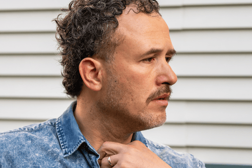 The Sweetly Sly Art of Alberto Aguilar / El gentilmente travieso arte de Alberto Aguilar