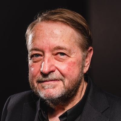 Luis Alberto Urrea